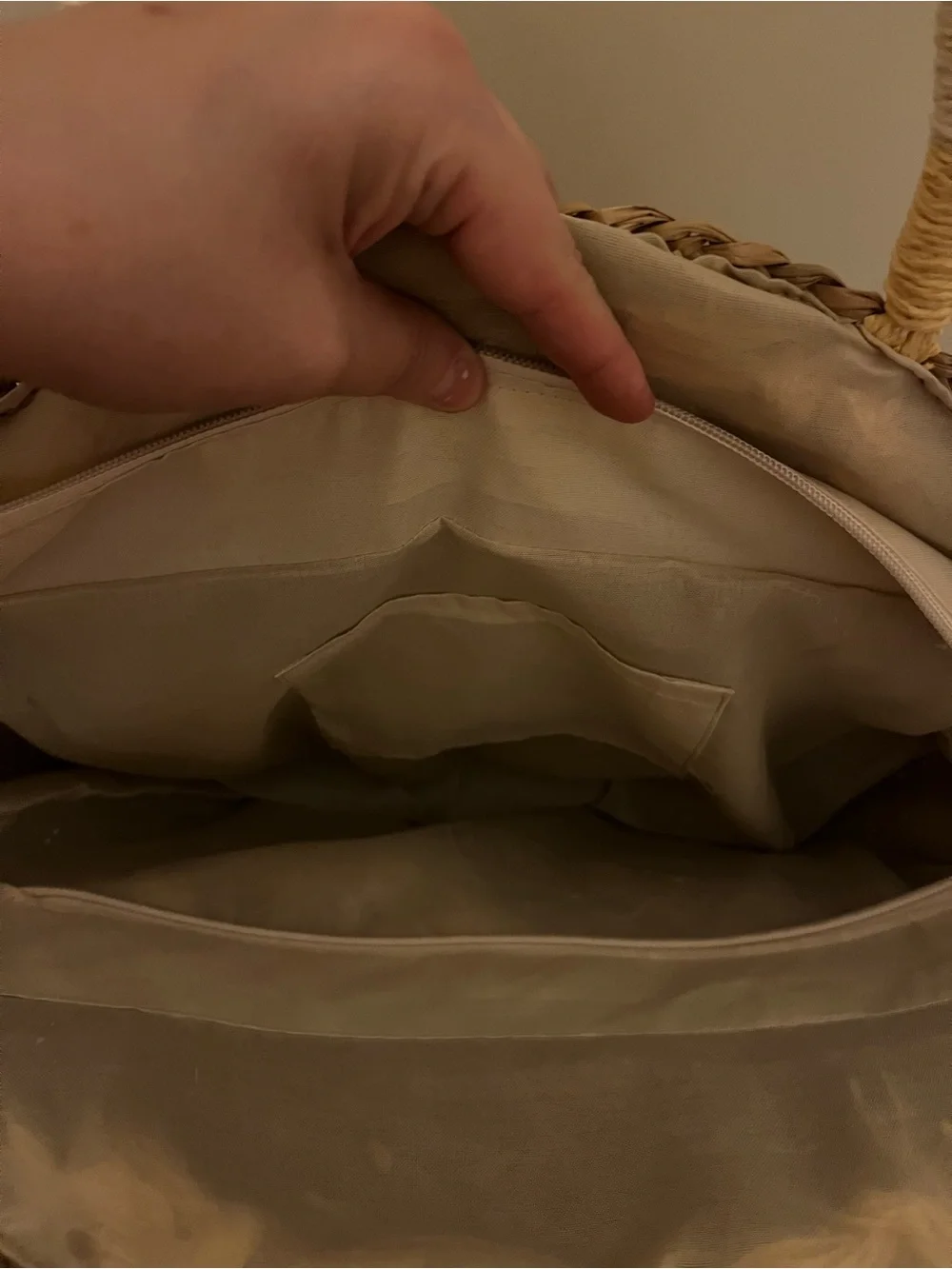 Francesca's straw round tote with daisies - Picture 7 of 9